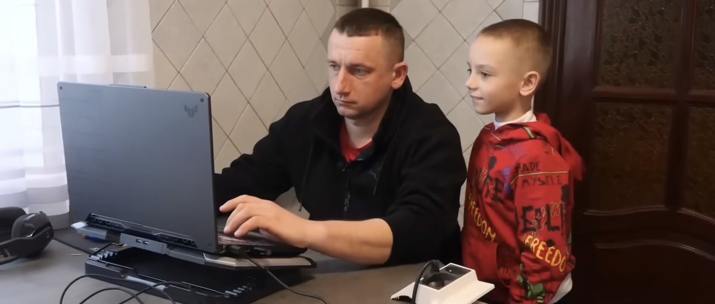 Пам’ятаєте хлопчика з мему "Скоро вже буде Паска"? Ось як він змінився (фото)